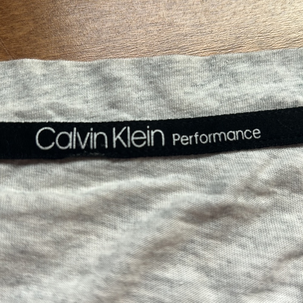 Calvin Klein Cropped T-Shirt - Picture 4 of 4